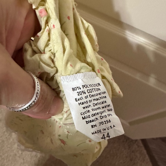 Previews USA vintage nightgown and robe in yellow floral made in USA. - Picture 6 of 6